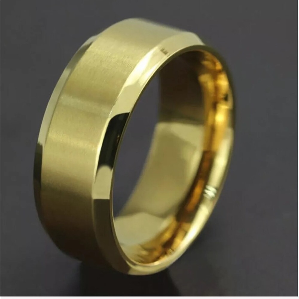 UNISEX Stainless Steel Gold Colored Band Size 9 (Q28)